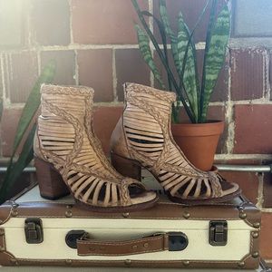 Freebird Bela Taupe size 7